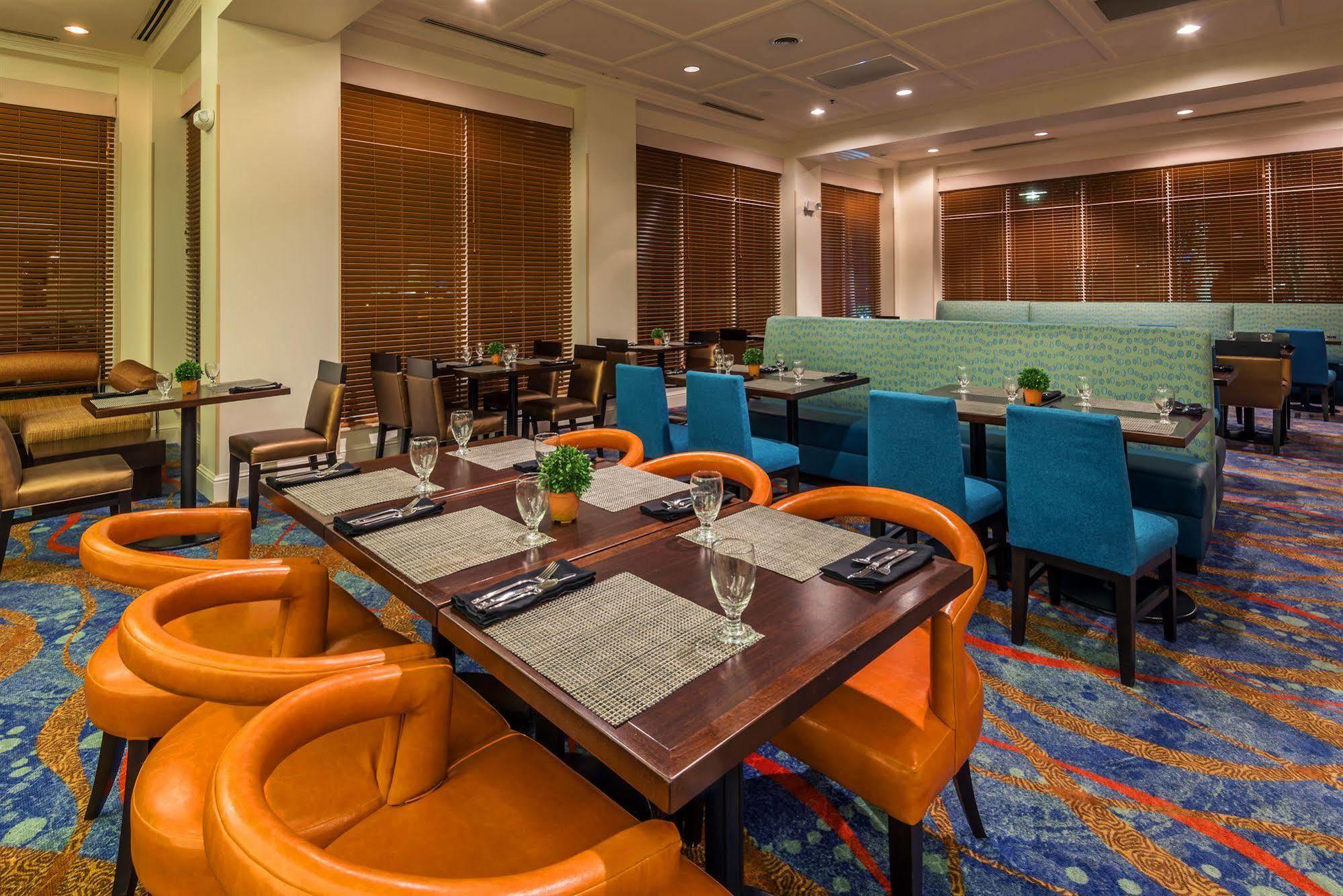 Hilton Garden Inn Orlando At Seaworld Restaurant photo